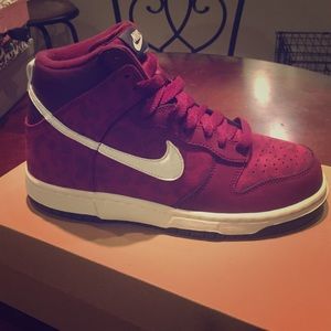 Size 7.5 Nike Women's Dunk High Sneakers