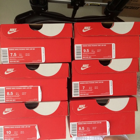 Brand New Women's Nike Roshe One LIB QS - Picture 2 of 4