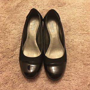 Kenneth Cole reaction Wmn size 6.5 wedges
