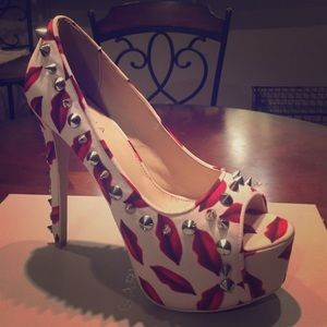 Size 39 CARVELA by Kurt Geiger Spiked Pumps