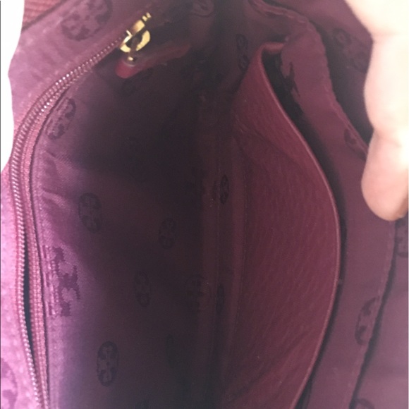 TORY BURCH cranberry pebbled leather wristlet! - Picture 5 of 7