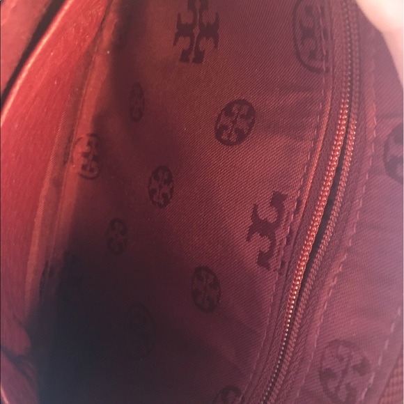 TORY BURCH cranberry pebbled leather wristlet! - Picture 6 of 7