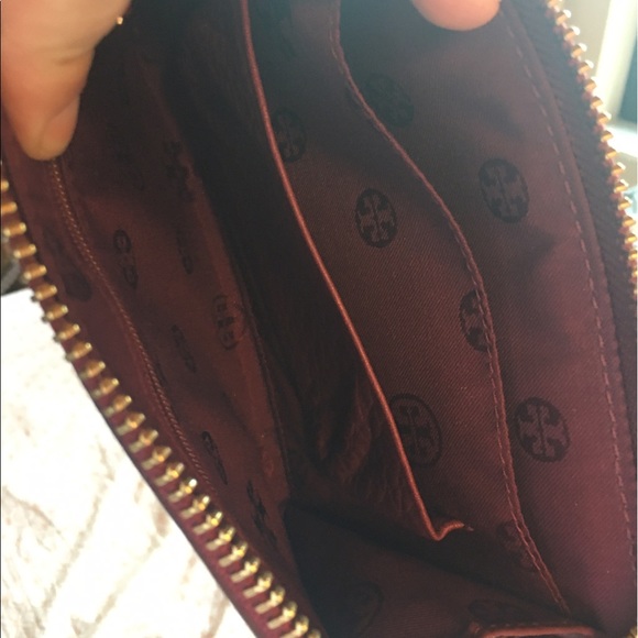 TORY BURCH cranberry pebbled leather wristlet! - Picture 7 of 7