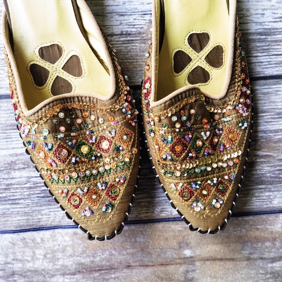 NFS ๐ซ Go Max Beaded Slip On Sandals โจ - Picture 2 of 4