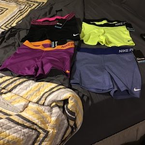 Nike pro women's Sz large bundle new