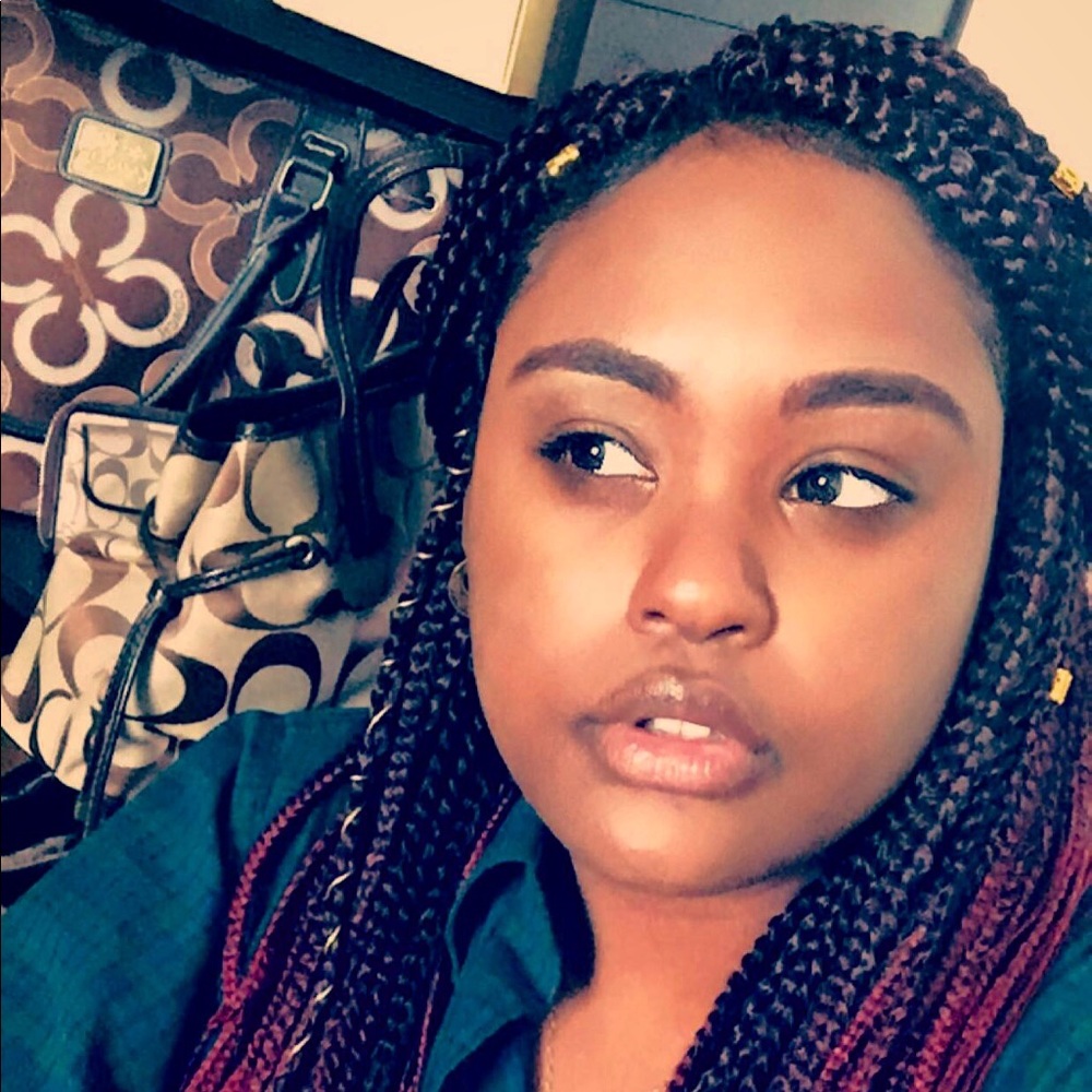 Meet your Posher, Ebony