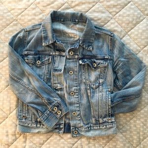 Levi's Denim Jacket 🦁 Size Medium.