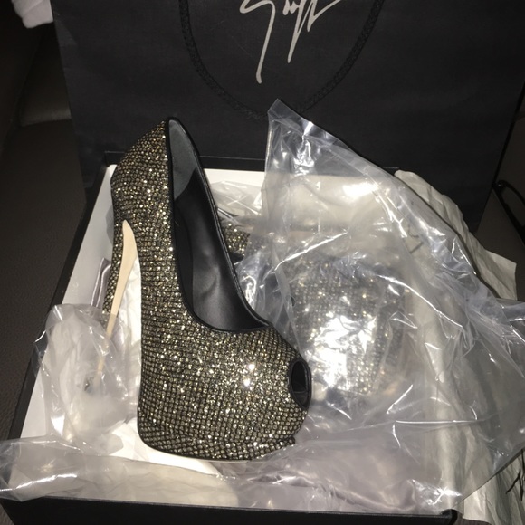 Brand new Giuseppe Zanotti Sharon pumps
