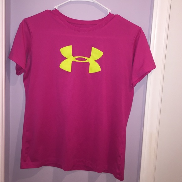 under armour loose heat gear shirt!