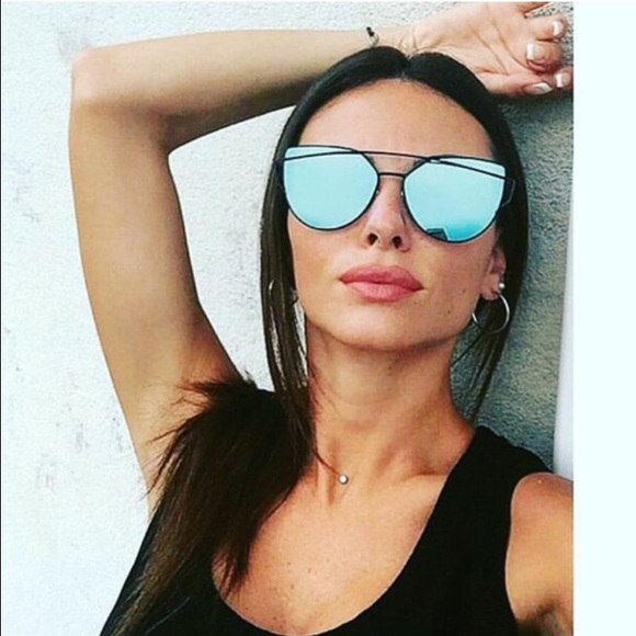 Accessories | Blue & black cat eye sunglasses - Picture 4 of 4