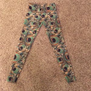 NWT Onzie workout leggings Peacock