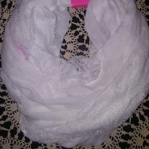 Betsey Johnson white infinity scarf ???? NWT ????