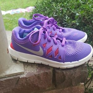 Girl's Nike Free 5.0
