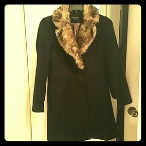 Light weight jacket with fux fur collar