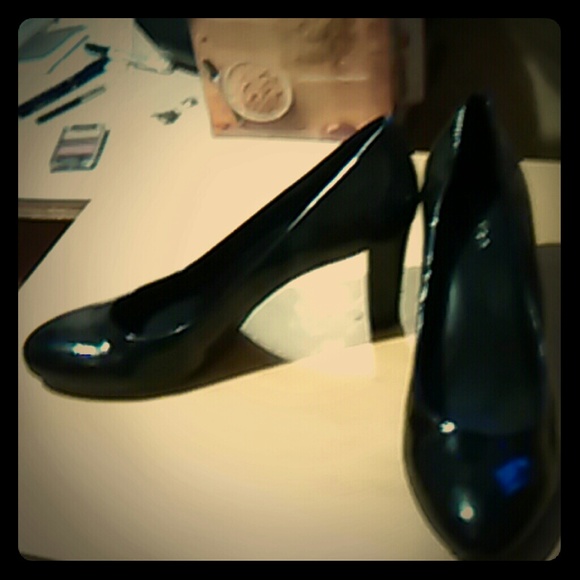 Shiny black professional heels
