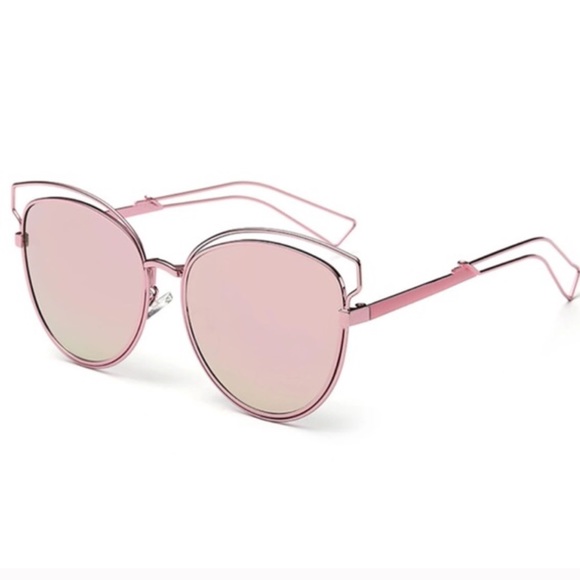 Brooklyn Sunglasses NWT✨ - Picture 2 of 3