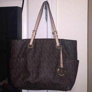 Great condition Michael Kors bag