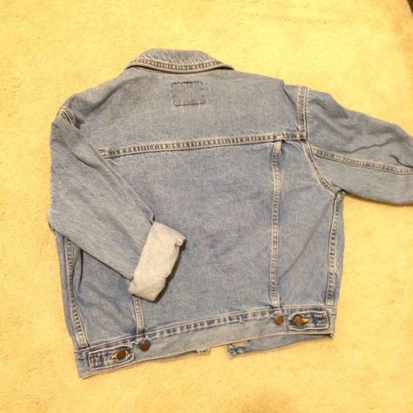 ❌SOLD ON MERC❌Vintage Levi's Jean Jacket - Picture 3 of 3
