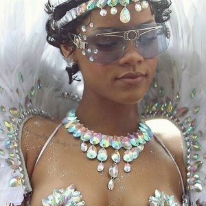 Meet your Posher, Cassandra