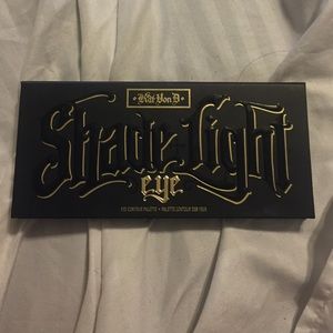Kat Von D shade and light eye contour palette