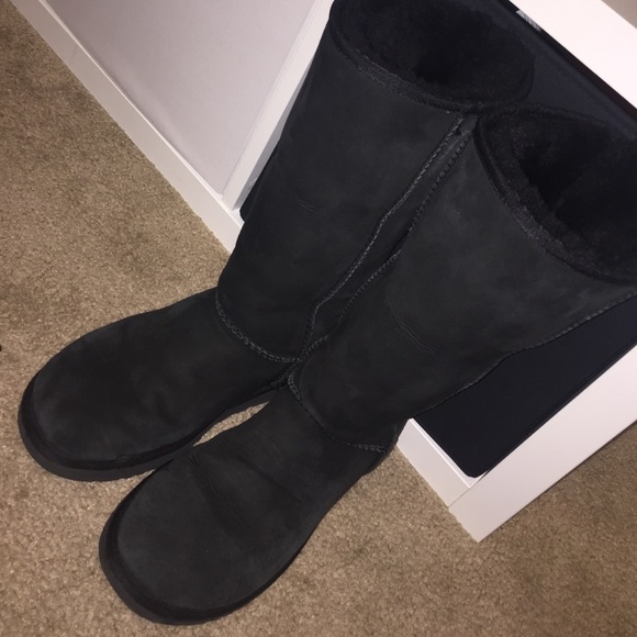 Black ugg boots
