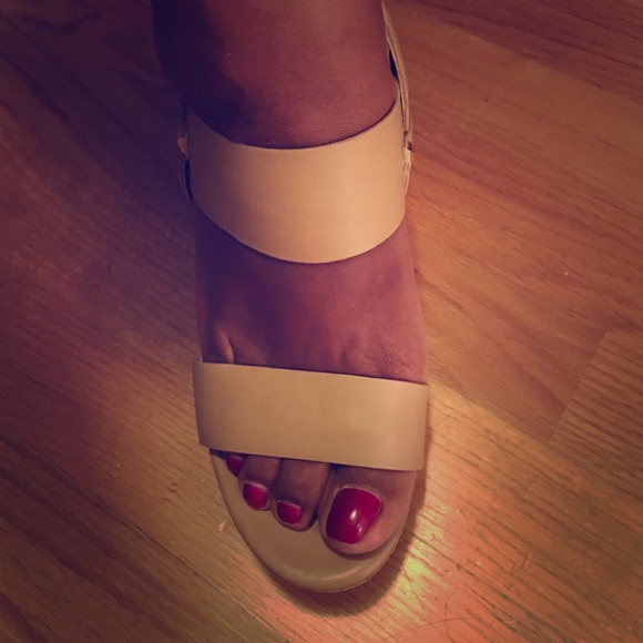 Nude wedges with gold studs