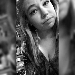 Meet your Posher, Kayla