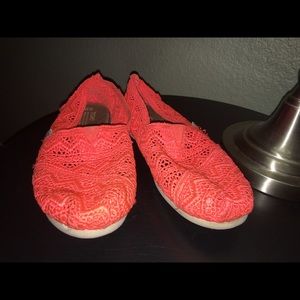 Coral Lace Toms size 10 W