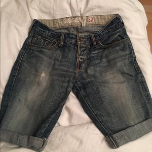 Men guess Jean Bermuda