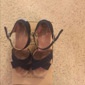 Toms wedges