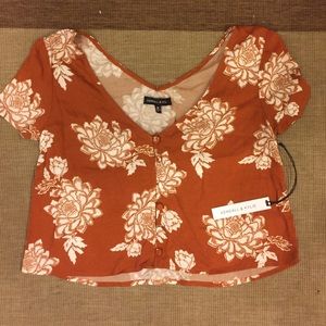 (Never worn) Kendall & Kylie cropped shirt