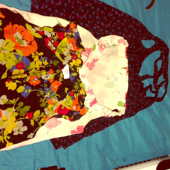 Sleeveless Flowery blouses