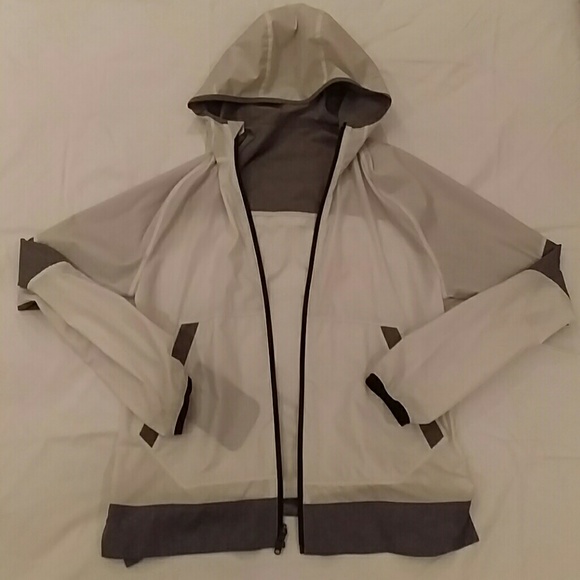 Small Lululemon windbreaker