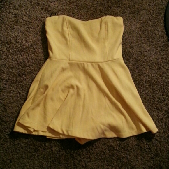 Strapless yellow romper