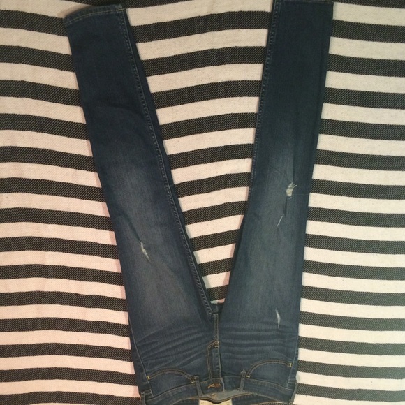 Hollister distressed jeans - Picture 3 of 3