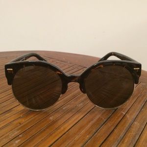 Cat-eye sunglasses