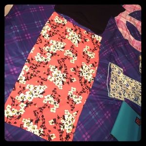💕Pink with white flowers pencil skirt 💕