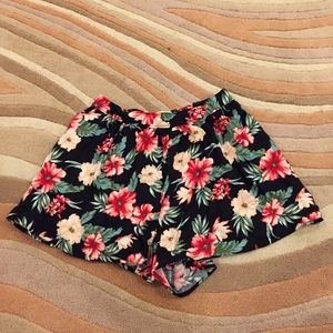 Hollister floral shorts