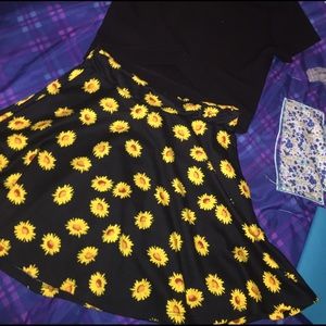 🌻Black skirt with sunflowers!🌻