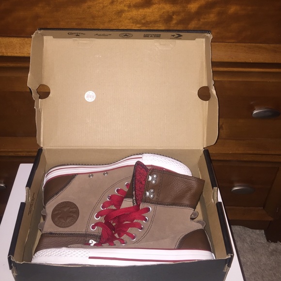 Womens Size 9 UNWORN Converse