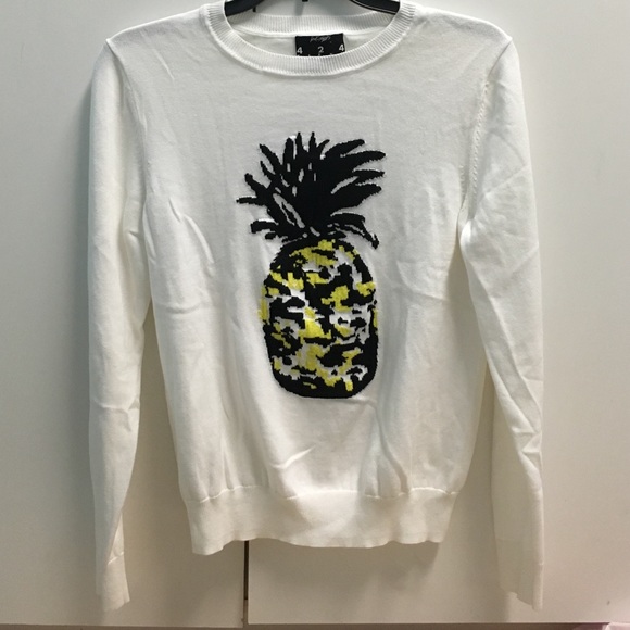 Lord & Taylor Sweaters - NEW w/o tag! Lord and Taylor pineapple sweater