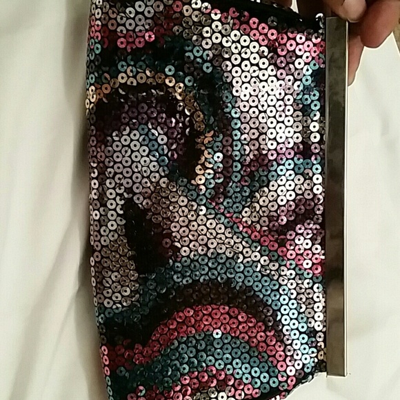 Rainbow clutch