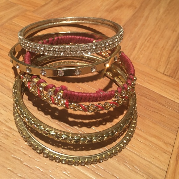 SOLD 6 bracelets - Picture 1 of 3