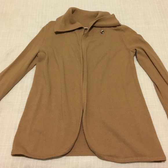 Open Sweater with Upper Button