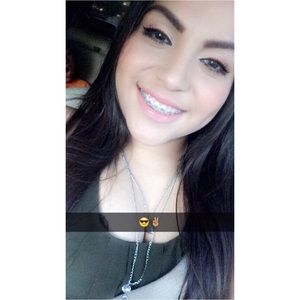 Meet your Posher, Alejandra