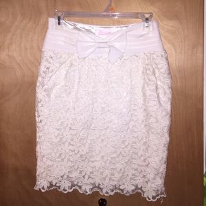 White fitted floral skirt