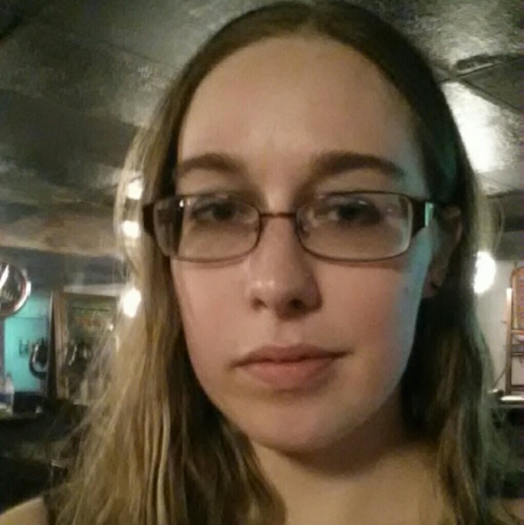 Meet your Posher, Kat - Picture 2 of 4