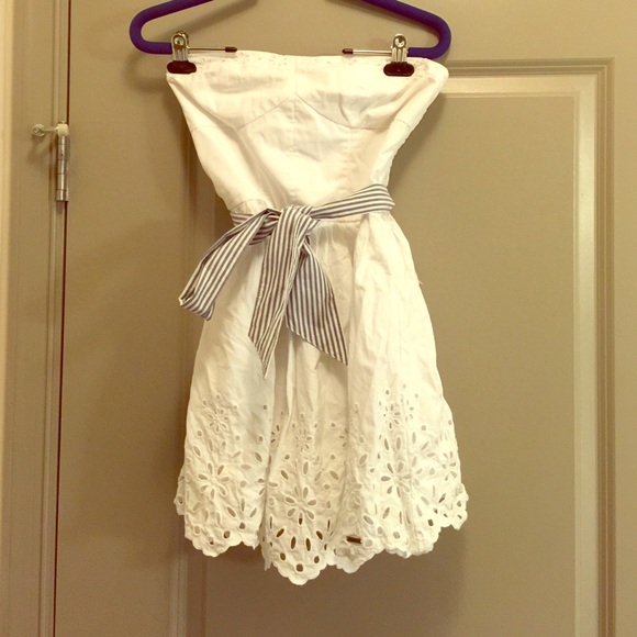 White vintage eyelet Hollister dress with bow tie