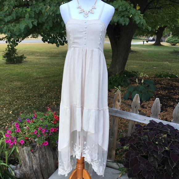 Boutique Dresses & Skirts - sale BEAUTIFUL LACE HEMMED MAXI 1 Med left