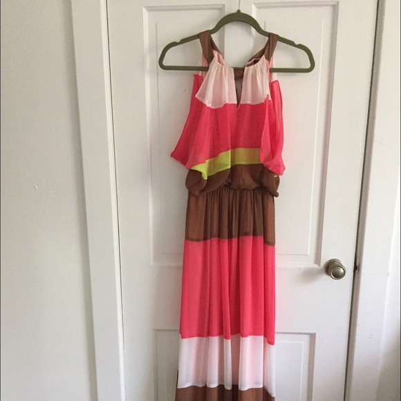 NWT Vince Camuto Colorblock Batwing Maxi Dress